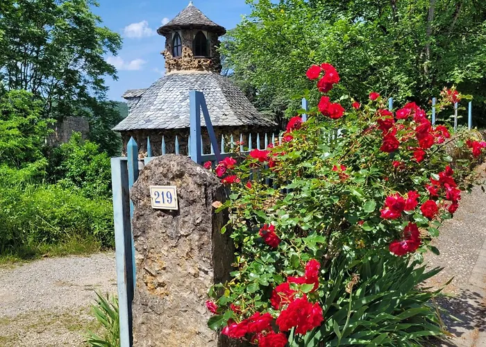 Le Manoir des Pélies, Maison d'hôtes de charme, Jacuzzi, Piscine, Rivière
